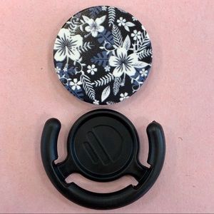 Pop socket with the holster